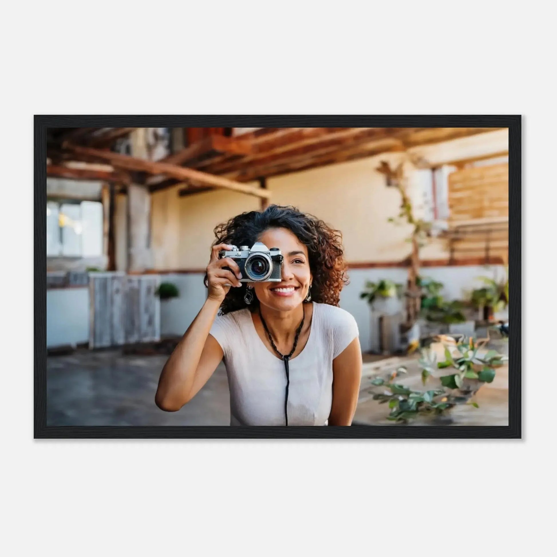 Dekoration mit Charakter. Personalisierbares Holzrahmen- – Elegantes individuelles Foto Kunstwerk: für stilvolle Raumgestaltung. Eine besondere Bereicherung für jeden Raum.