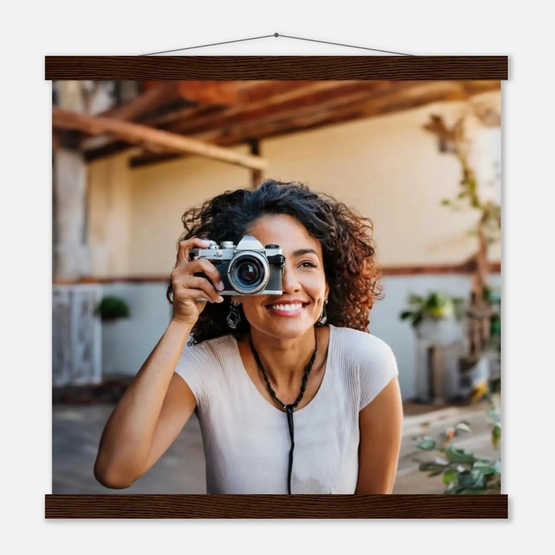 Ein Ausdruck moderner Ästhetik. Personalisierbares  mit Aufhängern – Minimalistische Holzleisten für Vintage-Charme: zeitlos und harmonisch. Schlicht, elegant und wirkungsvoll.