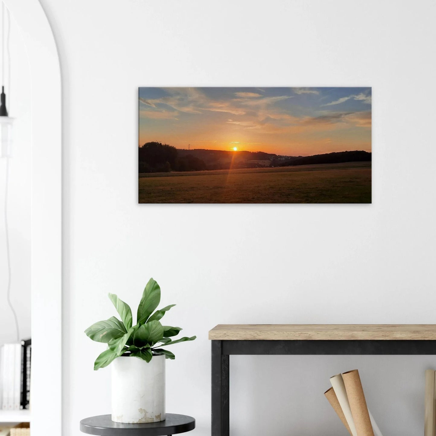 Ein Ausdruck moderner Ästhetik. Abendrot in den Hügeln - Landschaftsbild auf Leinwand im Westerwald: passt in jedes Ambiente. Eine besondere Bereicherung für jeden Raum.