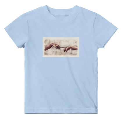 Sanfte Wandkunst fürs Kinderzimmer. Classic Baby Crewneck T-shirt personalisiertes Kindershirt zu Weihnachten🎅: freundlich und verspielt gestaltet. Zaubert ein Lächeln auf jedes Gesicht.