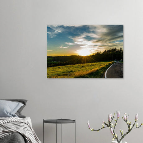 Dekoration mit Charakter. Kunstdruck auf Leinwand - Sonnenuntergang im Westerwald 70x100 cm / 28x40″: für stilvolle Raumgestaltung. Schlicht, elegant und wirkungsvoll.