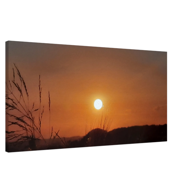 Dekoration mit Charakter. Kunstdruck auf Leinwand – Westerwald in der Abendsonne, Hochwertiger Wandkunstdruck: zeitlos und harmonisch. Eine besondere Bereicherung für jeden Raum.