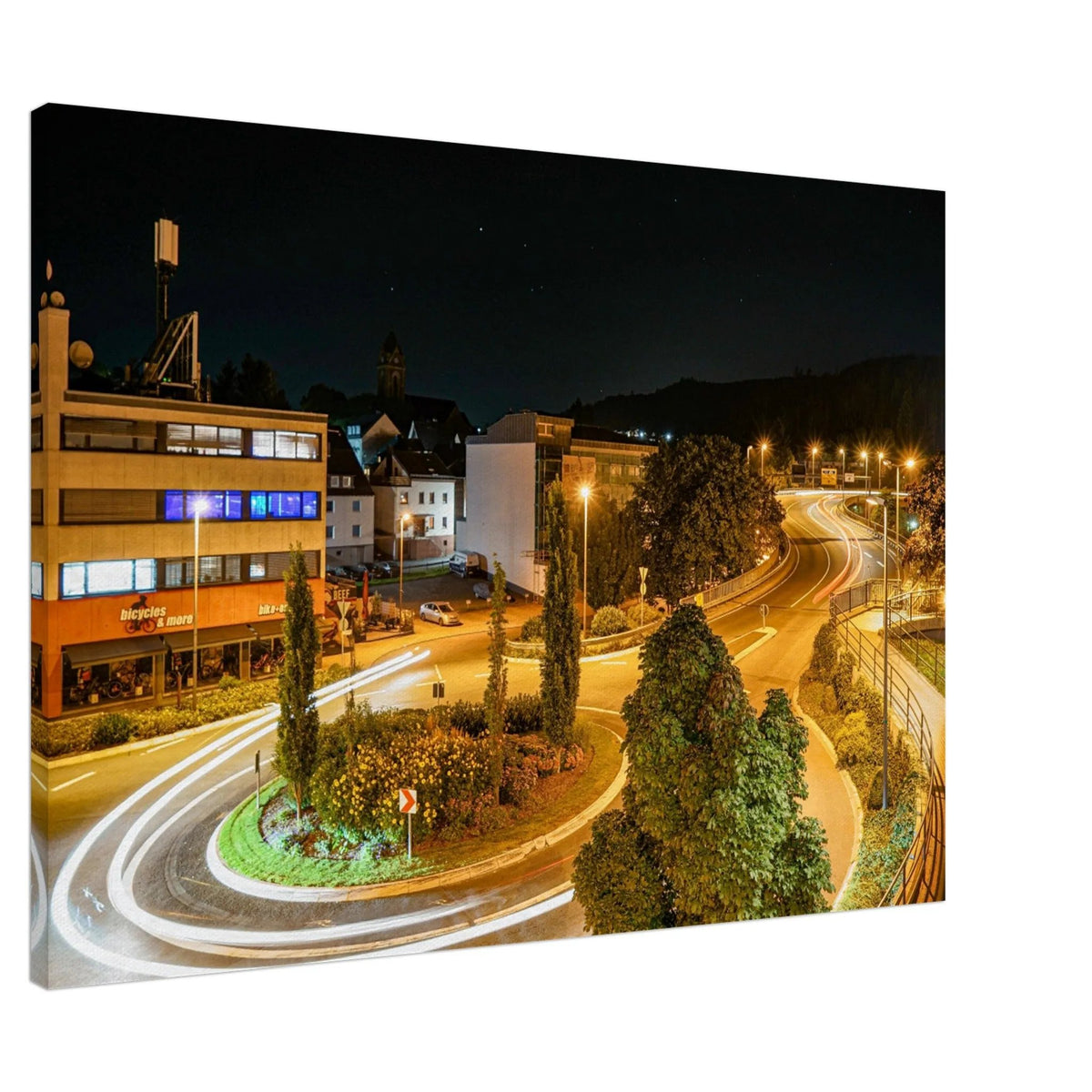 Stimmungsvolle Wandkunst für stilvolle Räume. Leinwand  - Betzdorf bei Nacht  70x100 cm: zeitlos und harmonisch. Schlicht, elegant und wirkungsvoll.