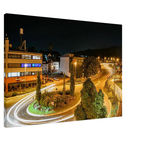 Stimmungsvolle Wandkunst für stilvolle Räume. Leinwand  - Betzdorf bei Nacht  70x100 cm: zeitlos und harmonisch. Schlicht, elegant und wirkungsvoll.