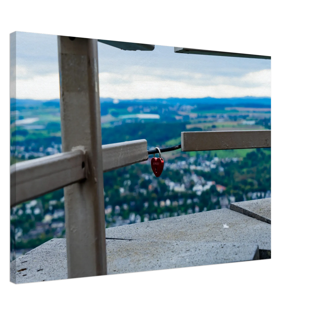 Stimmungsvolle Wandkunst für stilvolle Räume. Leinwanddruck Rotes Herz - Bricht Eintönigkeit in 70x100 cm: zeitlos und harmonisch. Schlicht, elegant und wirkungsvoll.