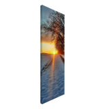 Stimmungsvolle Wandkunst für stilvolle Räume. Abendrot Vor Einer Malerischen Landschaft – Hochwertiger Leinwanddruck: zeitlos und harmonisch. Schlicht, elegant und wirkungsvoll.