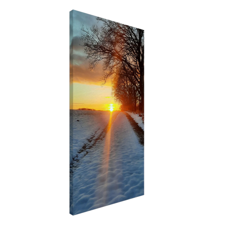 Dekoration mit Charakter. Abendrot Vor Einer Malerischen Landschaft – Hochwertiger Leinwanddruck: für stilvolle Raumgestaltung. Eine besondere Bereicherung für jeden Raum.