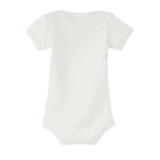 Dekoration mit Charakter. BioCot Baby-Strampler – 100 % Bio-Baumwolle Baby-Body mit kurzen Ärmeln: zeitlos und harmonisch. Eine besondere Bereicherung für jeden Raum.
