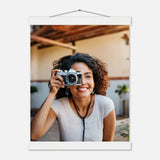 Personalisierbares Poster mit Aufhängern – Minimalistische Holzleisten für Vintage-Charme – bedruckte Holzplatte mit dekorativer Bildwirkung