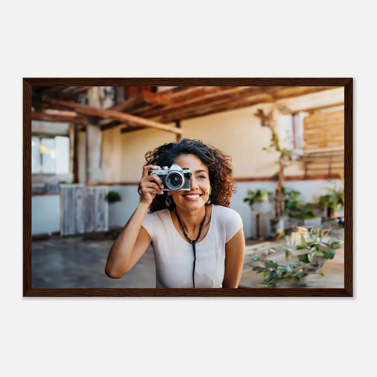 Dekoration mit Charakter. Personalisierbares Holzrahmen- – Elegantes individuelles Foto Kunstwerk: für stilvolle Raumgestaltung. Eine besondere Bereicherung für jeden Raum.
