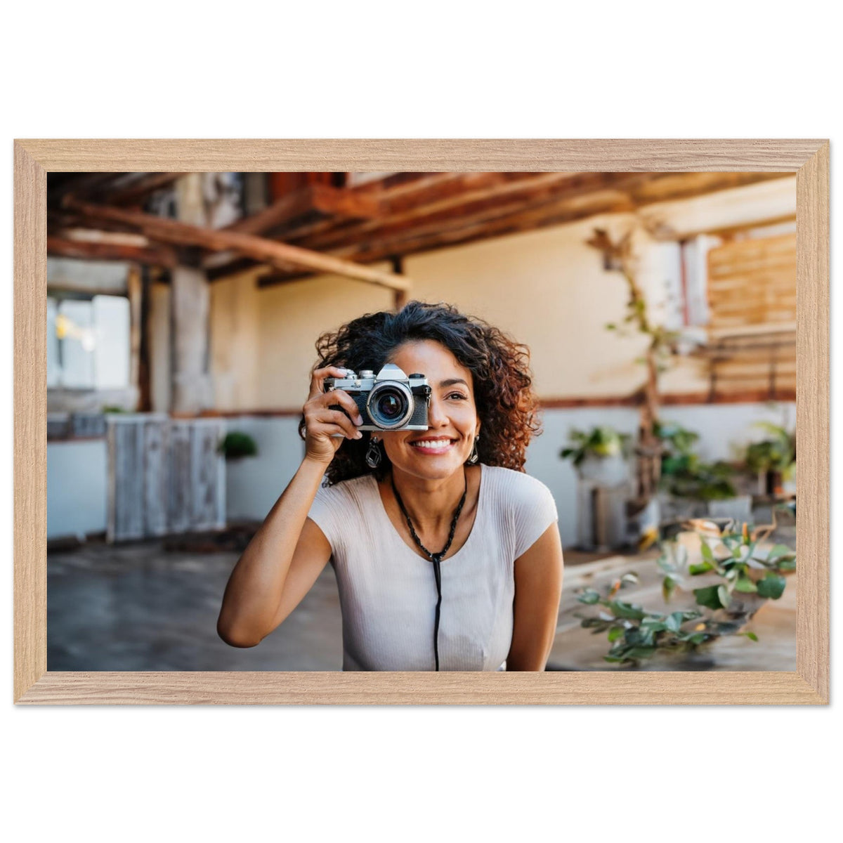 Dekoration mit Charakter. Premium Wooden Framed  With Premium Matte Paper: zeitlos und harmonisch. Schlicht, elegant und wirkungsvoll.