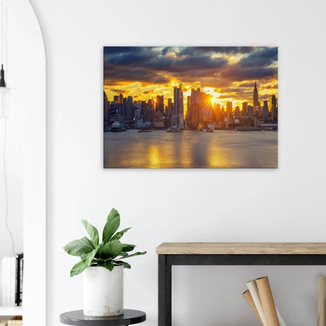 Dekoration mit Charakter. Stadt vor einem Einzigartigen Sonnenaufgang - Wohnraumverschönerung 70x100: für stilvolle Raumgestaltung. Eine besondere Bereicherung für jeden Raum.