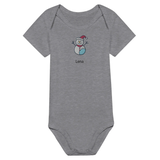 Dekoration mit Charakter. Classic Baby Short Sleeve Bodysuit personalisiertes Geschenk zu Weihachten 🎅: für stilvolle Raumgestaltung. Schlicht, elegant und wirkungsvoll.